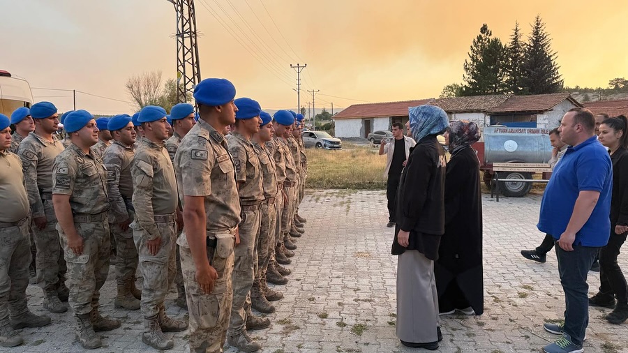 İhsaniye'de Orman Yangınına Hızlı Müdahale: Valimiz Kübra Yiğitbaşı Bölgeyi İnceledi