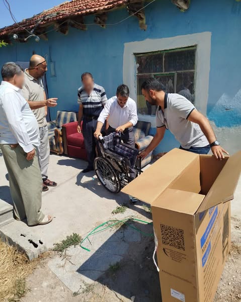 Dinar Belediyesi'nden Engelli ve Yaşlı Vatandaşlara Tekerlekli Sandalye Desteği