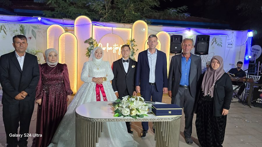 Sinanpaşa Belediye Başkanı Tolga Yıldırım, Genç Çiftin Düğün Şahitliğini Yaptı