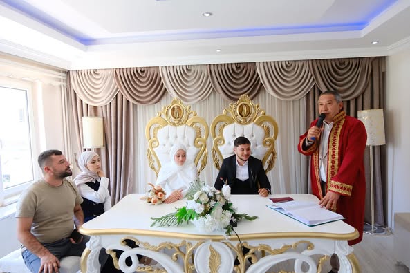 Dinar Belediye Başkanı Veysel Topçu, Genç Çiftin Nikahına Katıldı