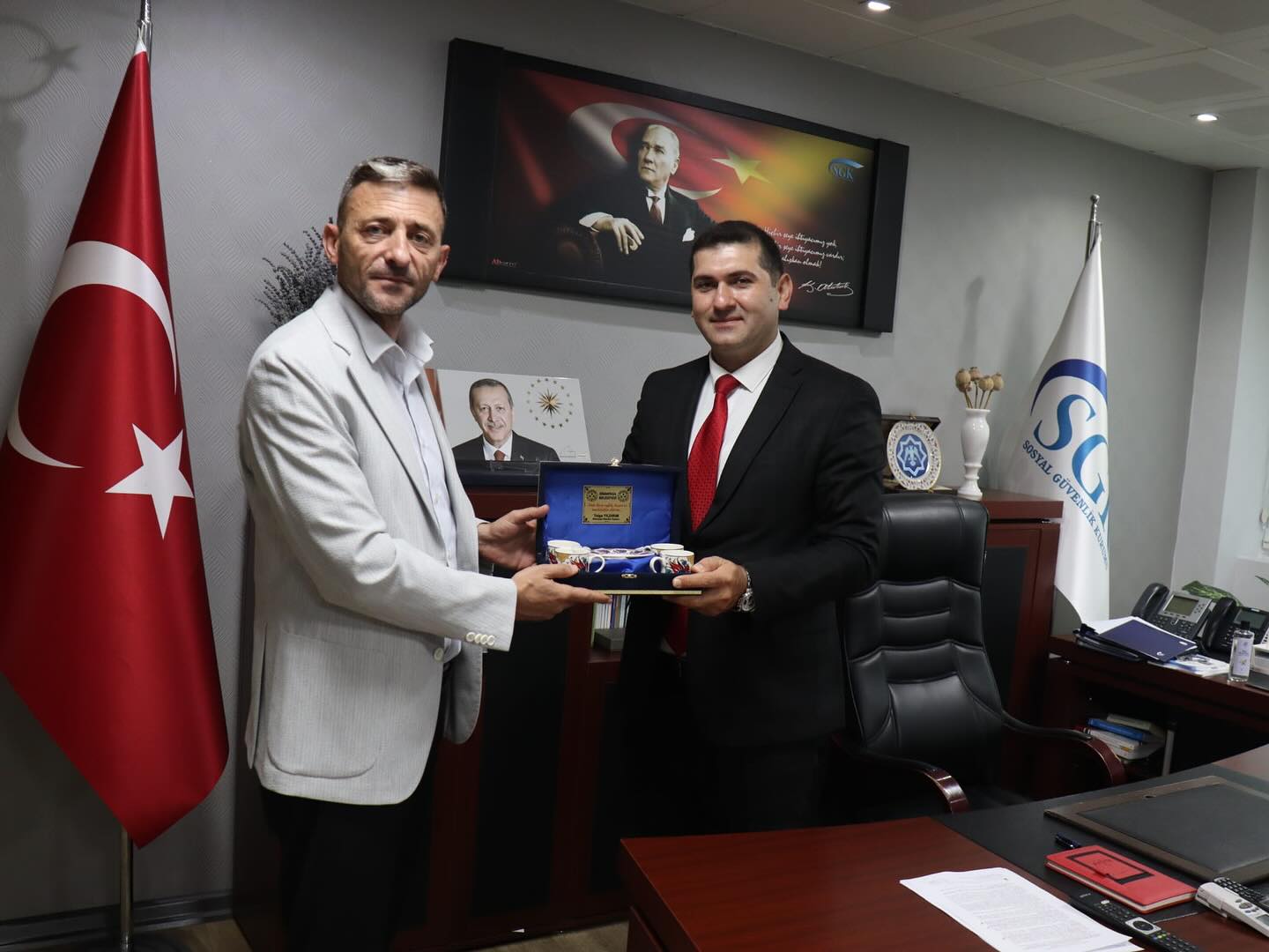 Sinanpaşa Belediye Başkanı Yıldırım, Sosyal Güvenlik İl Müdürü Çelikbaş'ı Ziyaret Etti
