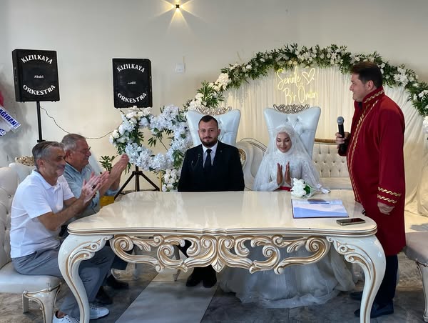 Bolvadin Belediye Başkanı AYNACI, Yeni Evlilerin Mutluluğuna Ortak Oldu