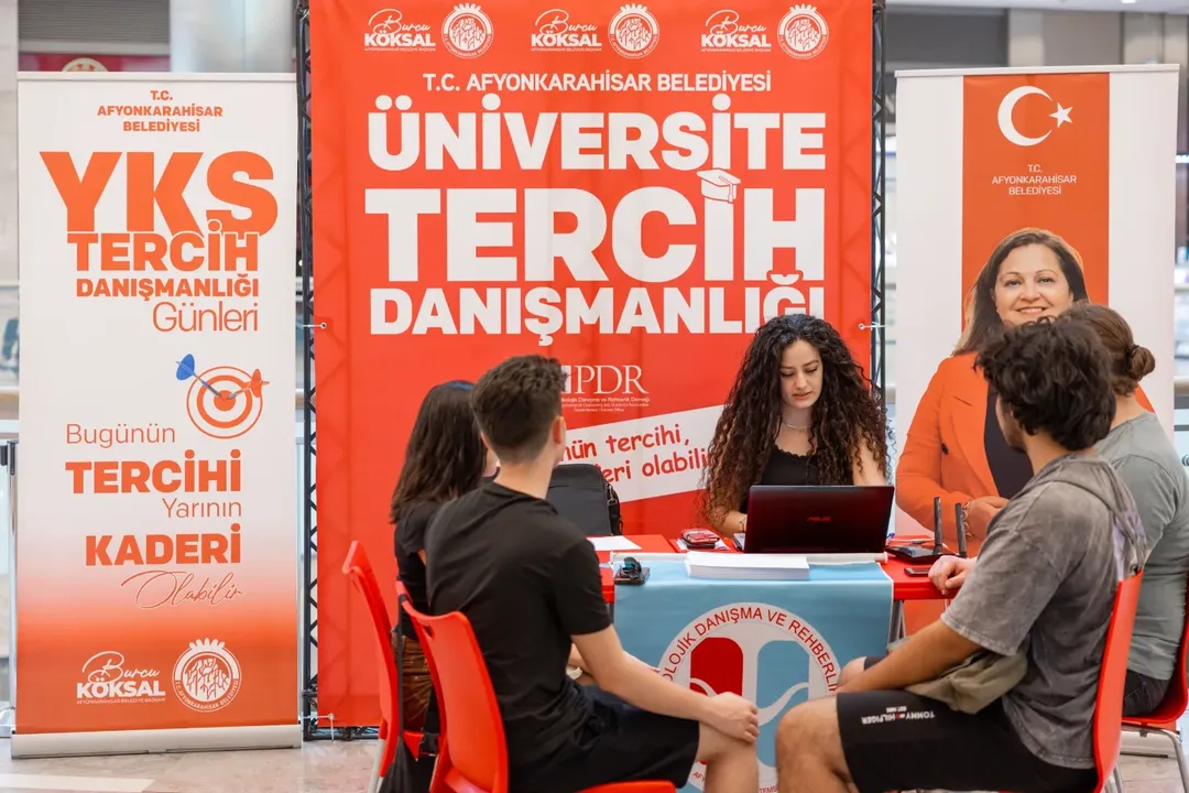 Afyonkarahisar Belediyesi, Üniversite Tercihi Desteğiyle Öğrencilere Yön Veriyor