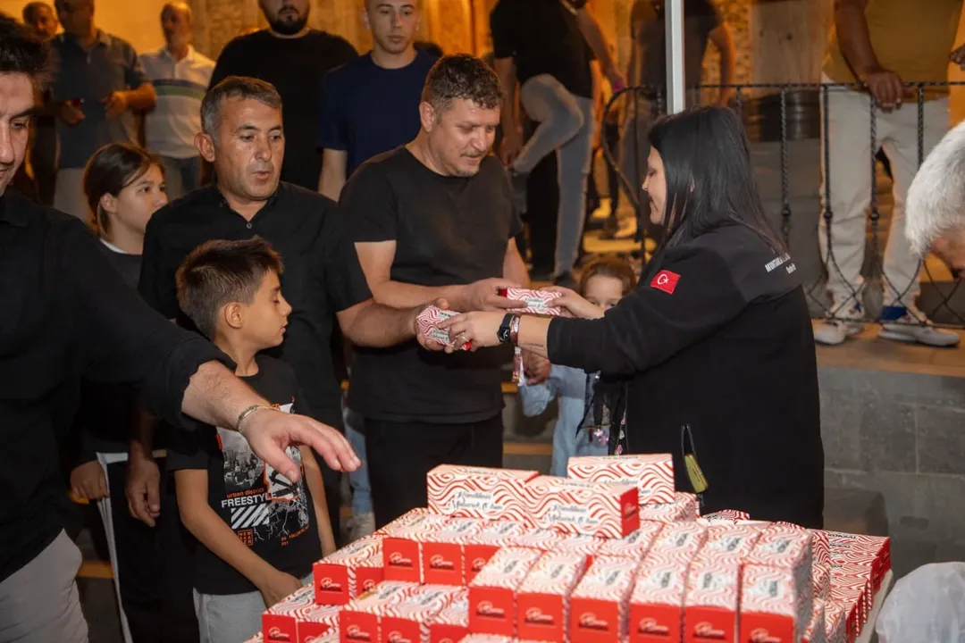 Afyonkarahisar'da Mevlid Kandili Simidi Dağıtımı
