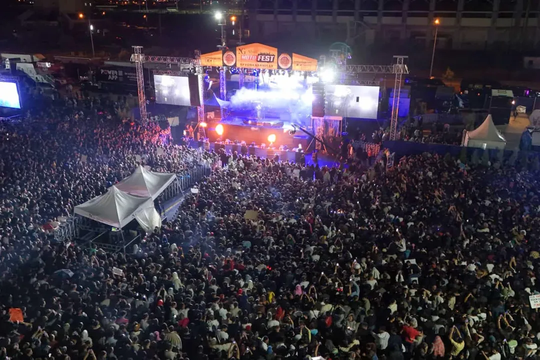 Afyonkarahisar'da Festival Coşkusu Yaşandı: Sufle, İkilem ve Semicenk Sahne Aldı