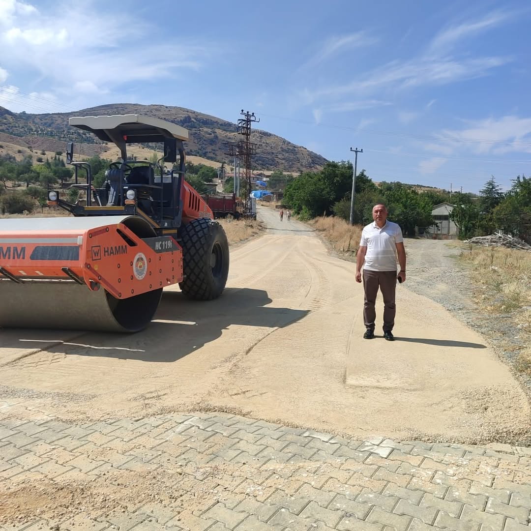 Afyonkarahisar Çay Belediyesi Elbiz Mahallesi'nde Çiftlik Yollarını İyileştiriyor