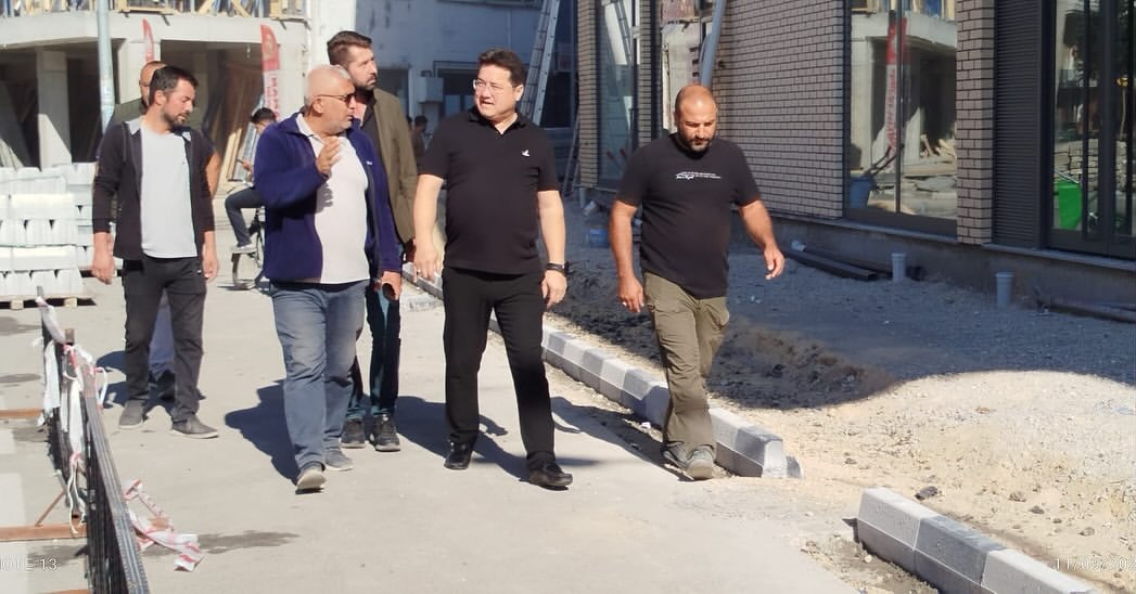 Bolvadin Belediyesi Çarşı Merkezi Yenileme Çalışmalarını Sürdürüyor