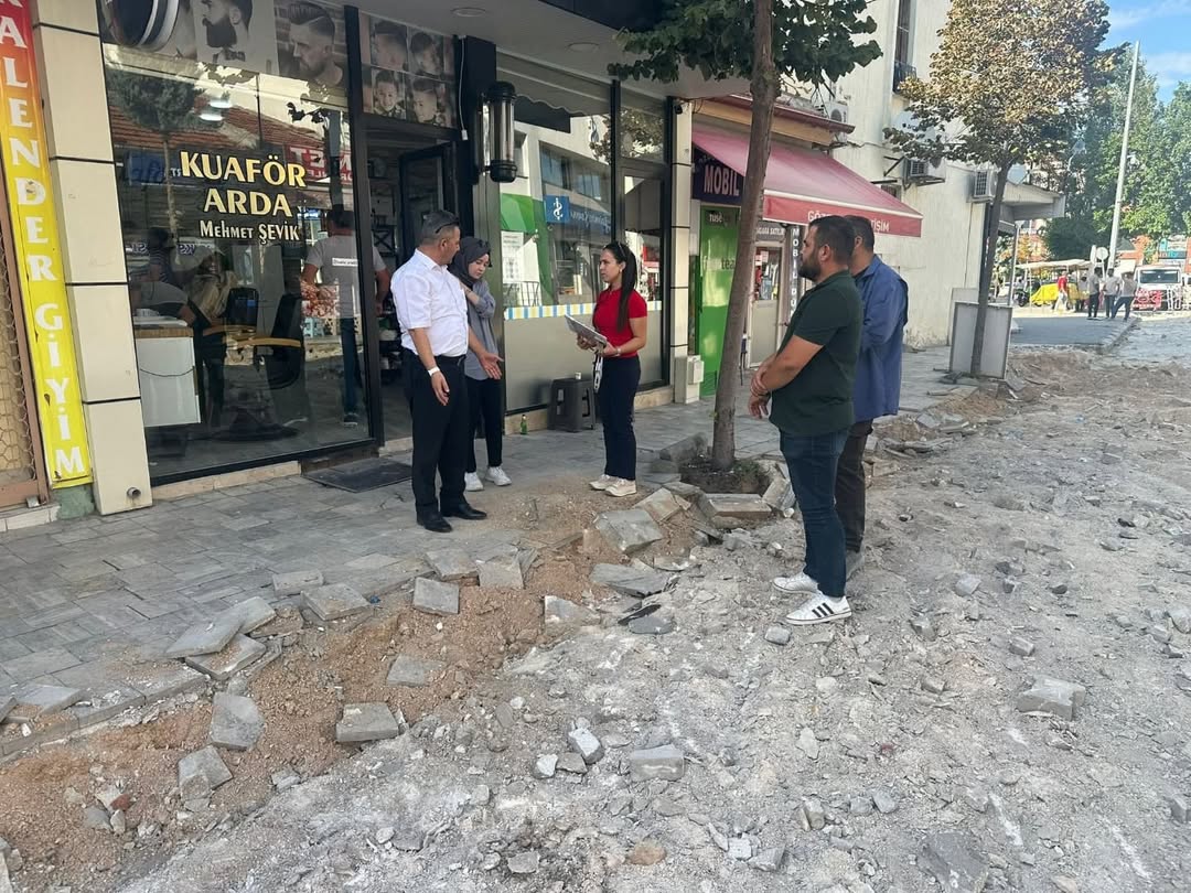 Emirdağ Meydanı Yeniden Şekilleniyor: Başkan Koyuncu Çalışmaları İnceledi