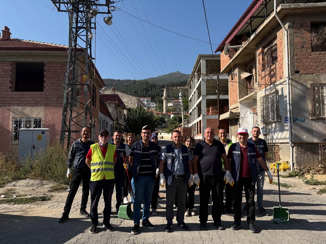 Afyonkarahisar Çay'da Mahalle Temizliği Seferberliği