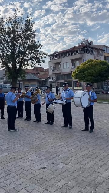 Afyonkarahisar Dinar Belediyesi Haftaya İstiklal Marşıyla Başladı