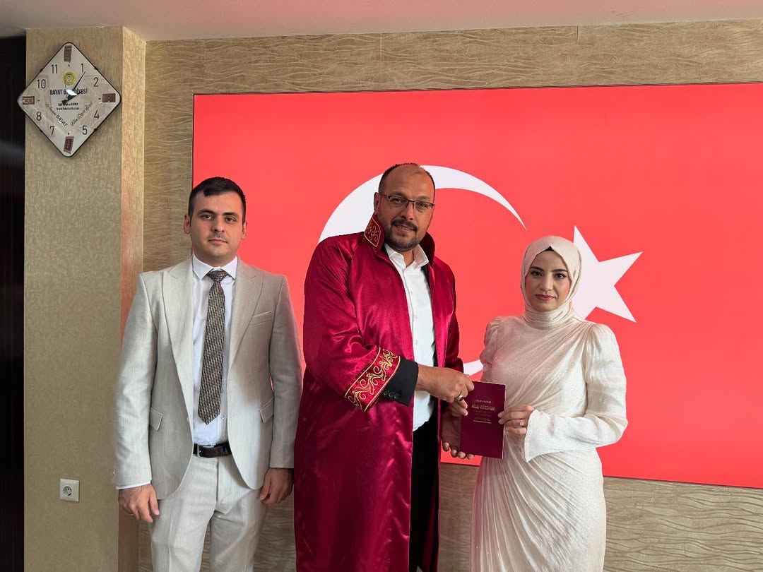 Afyonkarahisar Bayat Belediyesi'nden Zeliha ve Mehmet Kamil Çiftine Nikah Töreni