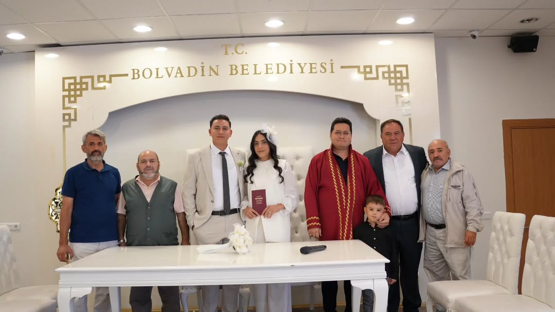 Bolvadin Belediyesi Başkanı Aynacı, Genç Çifte Nikah Akdi Gerçekleştirdi