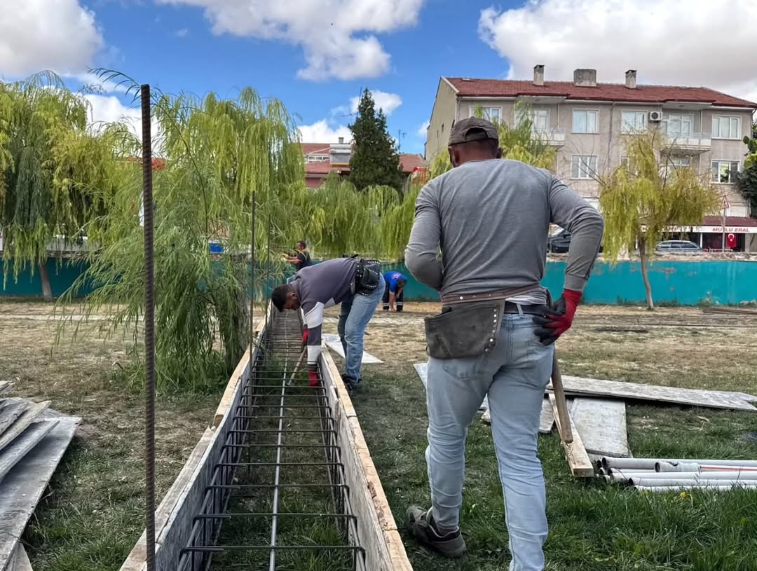 Afyonkarahisar Emirdağ Belediyesi Şehir Hizmetlerine Devam Ediyor
