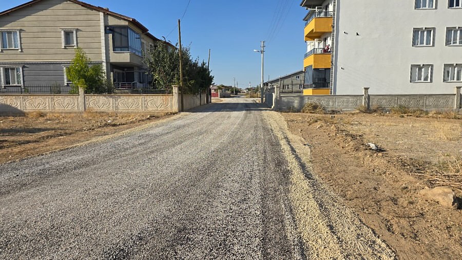 Bolvadin'de Soğuk Asfalt ve Yama Çalışmalarıyla Ulaşım Konforu Artıyor