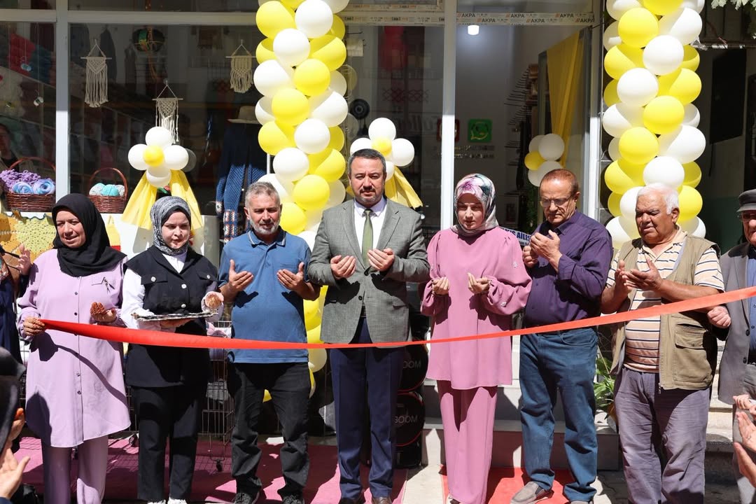 Sandıklı'da Yeni İş Yeri Açılışı: Altınşah Tuhafiye Hizmete Girdi