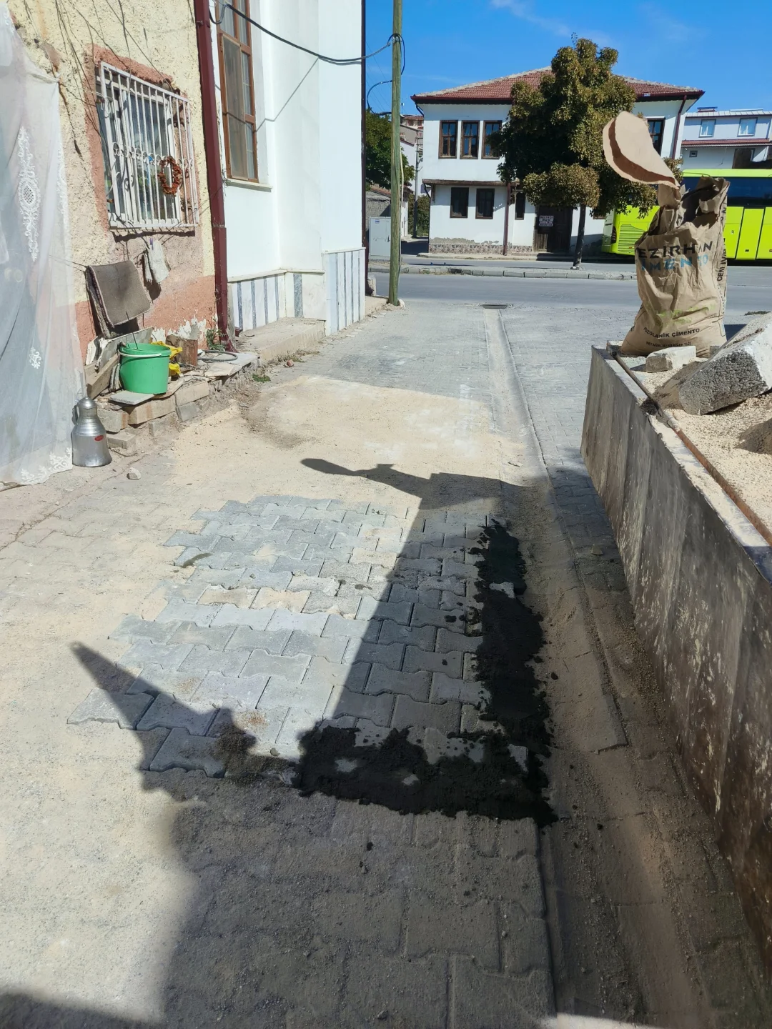 Bolvadin'de Lalasinanpaşa Mahallesi'nde Yol Yapım Çalışmaları Tamamlandı