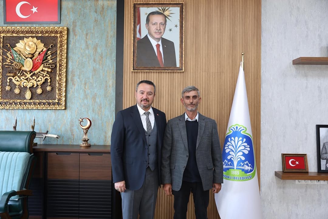 Sandıklı Belediye Başkanı Adnan Öztaş, Muhtar Mustafa Yıldız'ı Makamında Ağırladı