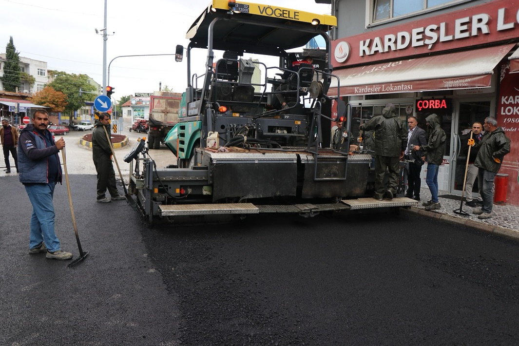 Dinar'da Asfalt Çalışmaları ile Ulaşım Konforu Artıyor