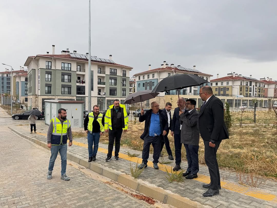 Bayat Belediyesi TOKİ Bölgesinde Yol Geçiş Çalışması Gerçekleştirdi