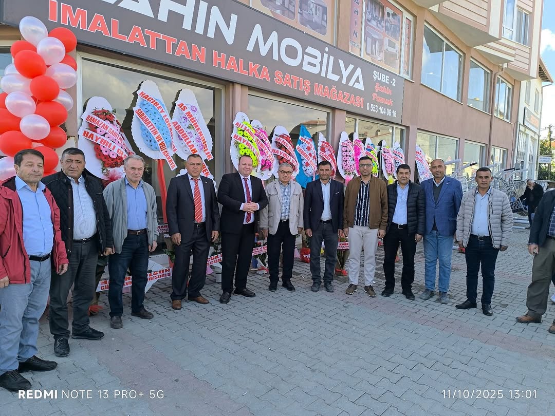 Şuhut Belediye Başkanı Özaşkın, Şahin Mobilya'nın Açılış Törenine Katıldı