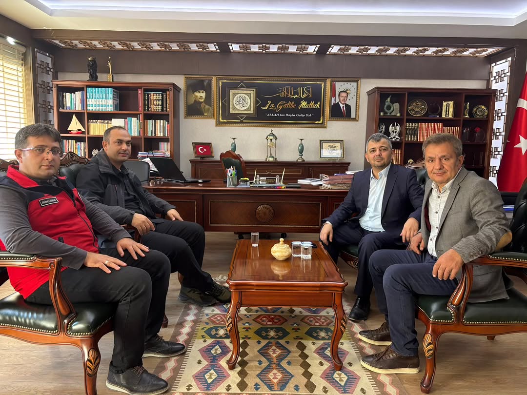 Bayat Eski Belediye Başkanı Mustafa Arı, Emirdağ Belediye Başkanı Serkan Koyuncu'yu Ziyaret Etti