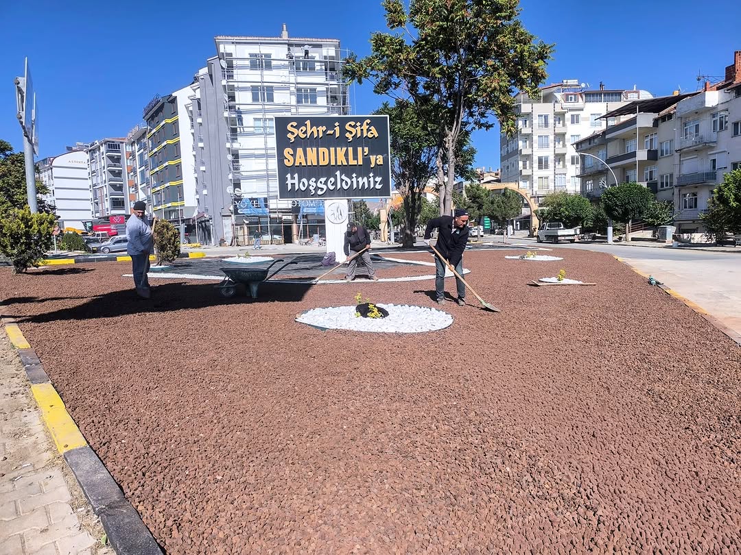 Sandıklı'da Yunus Emre Bulvarı'na Estetik Dokunuş