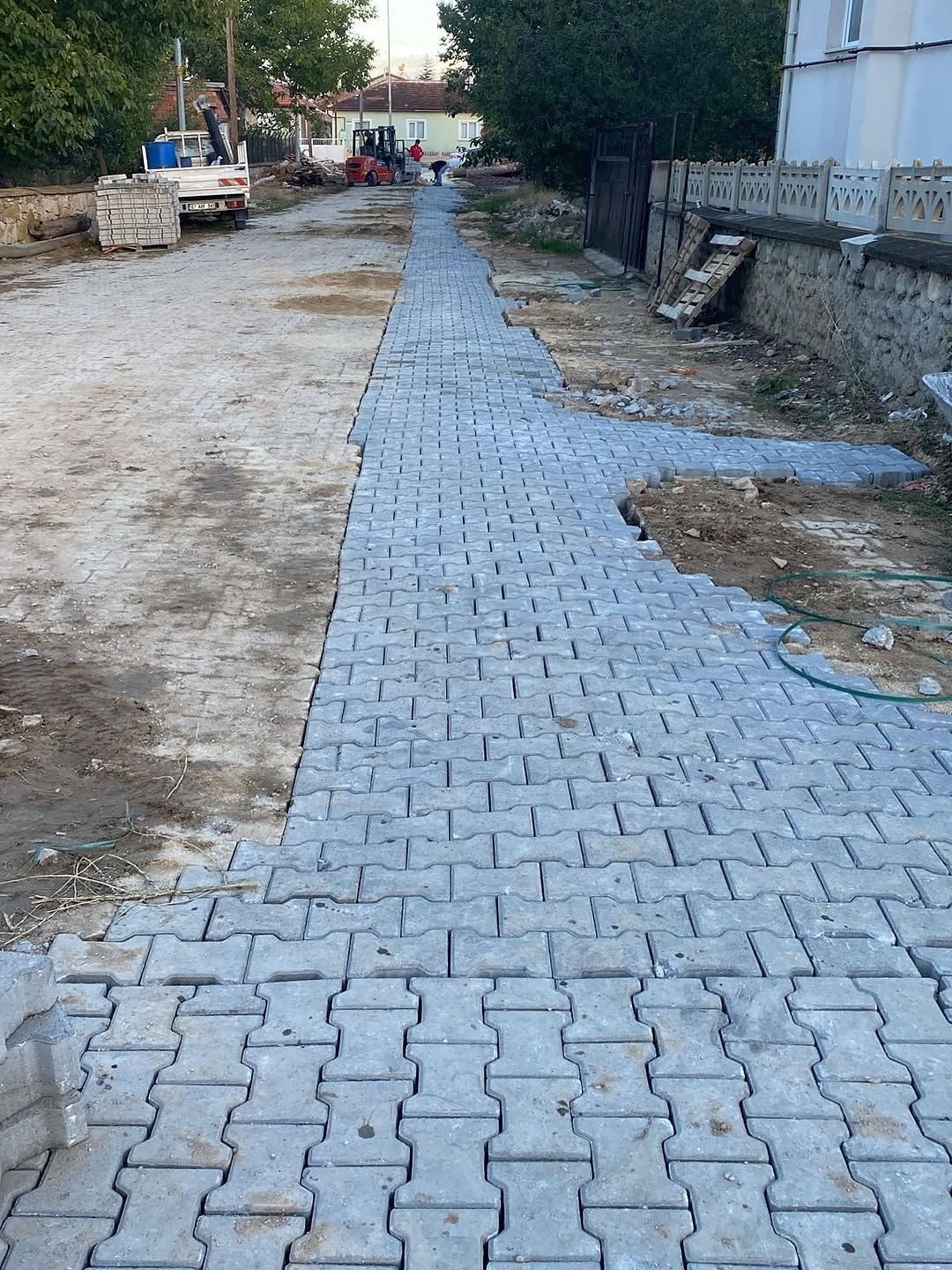 İhsaniye Belediyesi Doğalgaz Altyapısı Sonrası Yol Tamiratlarını Hızlandırdı