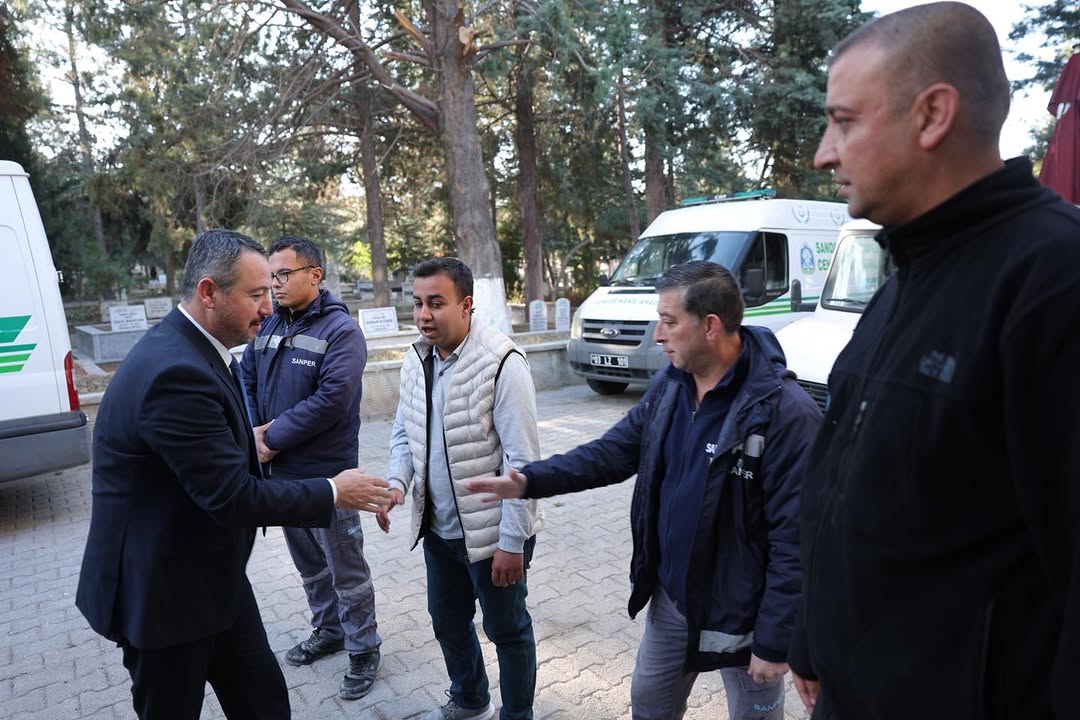 Sandıklı Belediye Başkanı Adnan Öztaş, Mezarlıklar Müdürlüğü Personeli ile Kahvaltıda Buluştu