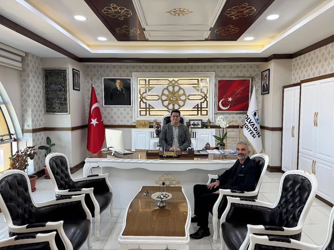 Ahmet Celayir, Bolvadin Belediye Başkanı Derviş Aynacı'yı Makamında Ziyaret Etti