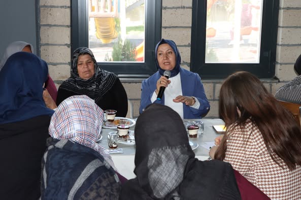 İscehisar'da Kadınlara Özel Halk Günü Toplantıları Başladı