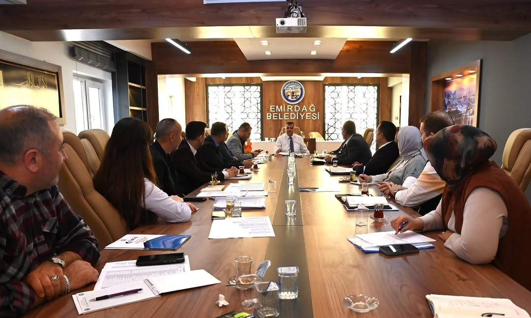 Emirdağ Belediyesi'nde Haftaya İstişareyle Başlandı